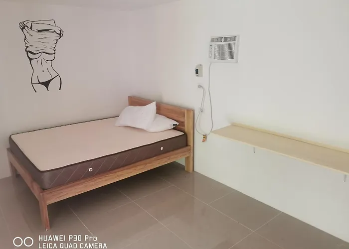 Jungle Restobar Bed & Breakfast *